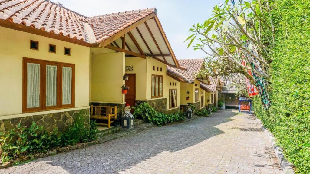 Oyo 1488 Hotel Cemara Asri Lembang Luaran gambar