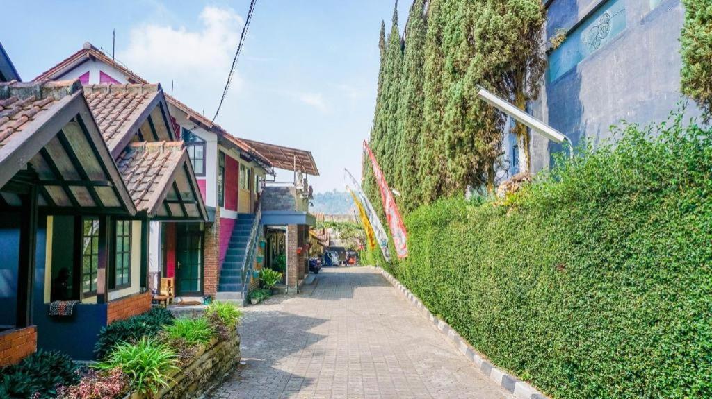 Oyo 1488 Hotel Cemara Asri Lembang Luaran gambar