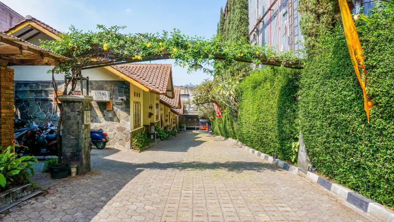 Oyo 1488 Hotel Cemara Asri Lembang Luaran gambar